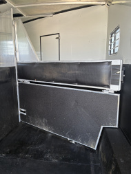 Used 2006 Sundowner Sunlite 727 3H 12'LQ Horse Trailer