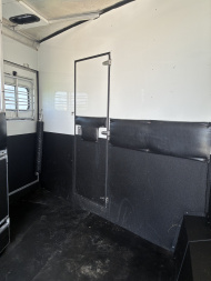 Used 2006 Sundowner Sunlite 727 3H 12'LQ Horse Trailer