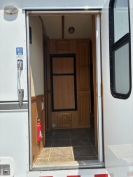 Used 2006 Sundowner Sunlite 727 3H 12'LQ Horse Trailer