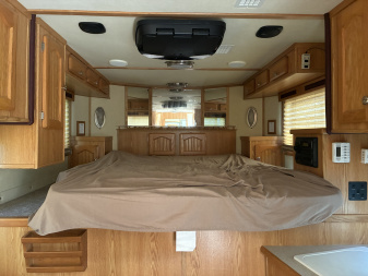 Used 2006 Sundowner Sunlite 727 3H 12'LQ Horse Trailer