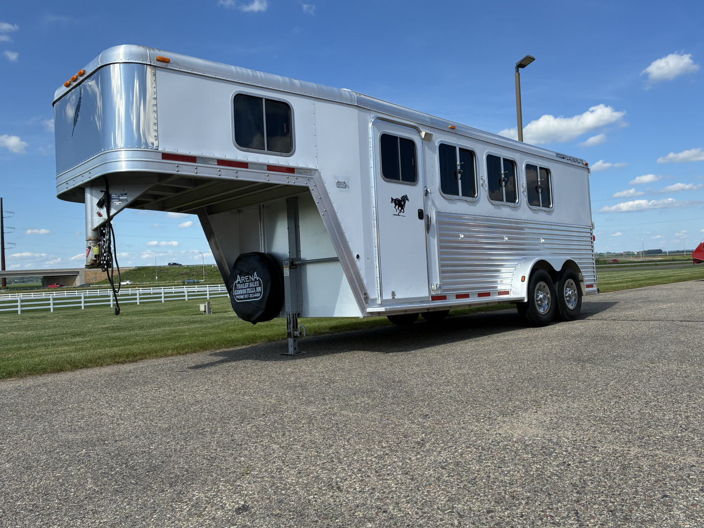 Used 2004 Featherlite Trailers 3H GN 8541 Horse Trailer