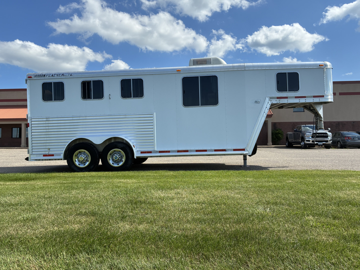 Used 2004 Featherlite Trailers 3H GN 8541 Horse Trailer