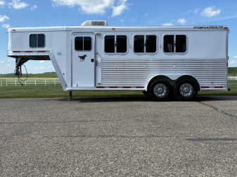 Used 2004 Featherlite Trailers 3H GN 8541 Horse Trailer
