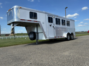 Used 2004 Featherlite Trailers 3H GN 8541 Horse Trailer