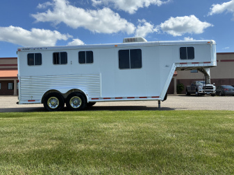 Used 2004 Featherlite Trailers 3H GN 8541 Horse Trailer