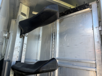 Used 2004 Featherlite Trailers 3H GN 8541 Horse Trailer