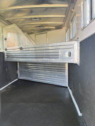 Used 2004 Featherlite Trailers 3H GN 8541 Horse Trailer