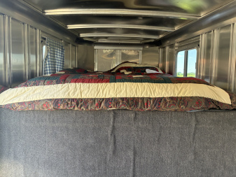 Used 2004 Featherlite Trailers 3H GN 8541 Horse Trailer