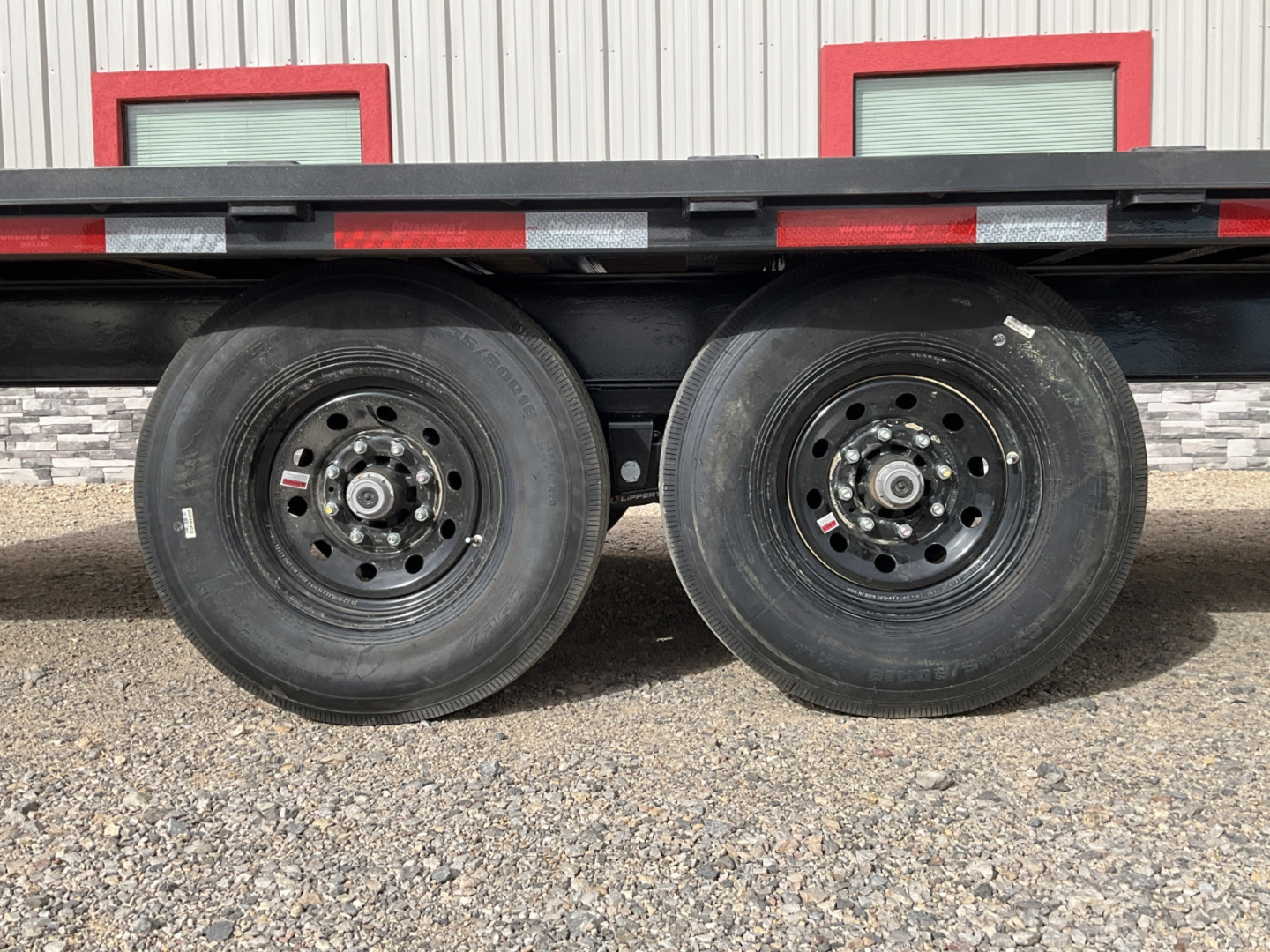 New 2025 Diamond C 102"x24' BP HD Deckover Tilt Trailer - DET207