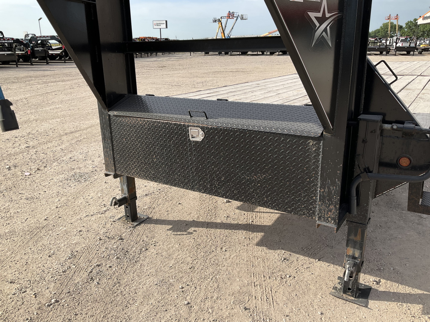 Used DP Platinum Star 102"x40' GN Flatbed