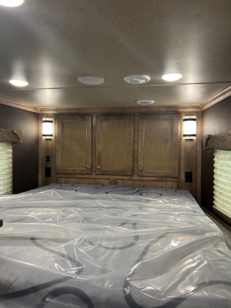 New 2025 Merhow Trailers 8' wide 3 horse w/ 12' living quarters Horse Trailer