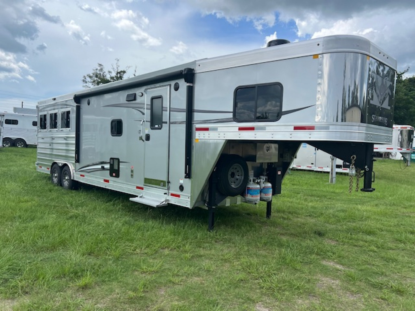 New 2025 Merhow Trailers 8' wide 3 horse w/ 12' living quarters Horse Trailer