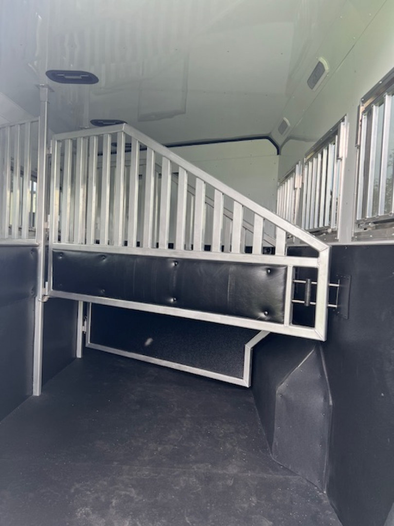 New 2025 Merhow Trailers 8' wide 3 horse w/ 12' living quarters Horse Trailer