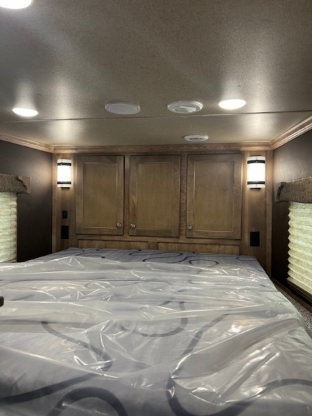 New 2025 Merhow Trailers 8' wide 3 horse w/ 12' living quarters Horse Trailer