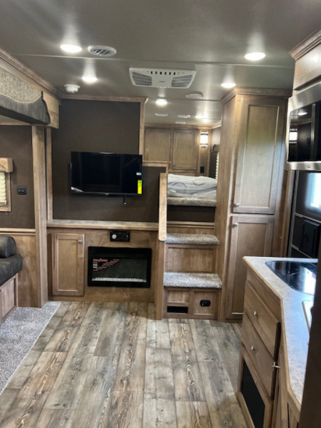 New 2025 Merhow Trailers 8' wide 3 horse w/ 12' living quarters Horse Trailer