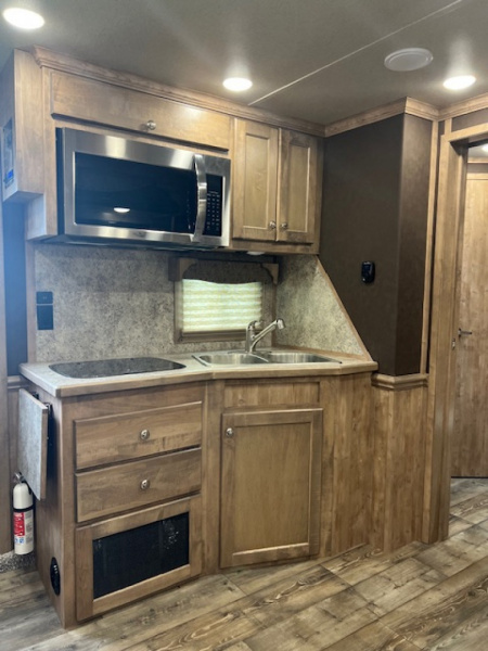 New 2025 Merhow Trailers 8' wide 3 horse w/ 12' living quarters Horse Trailer