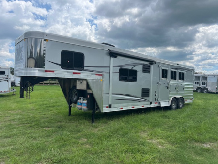 New 2025 Merhow Trailers 8' wide 3 horse w/ 12' living quarters Horse Trailer