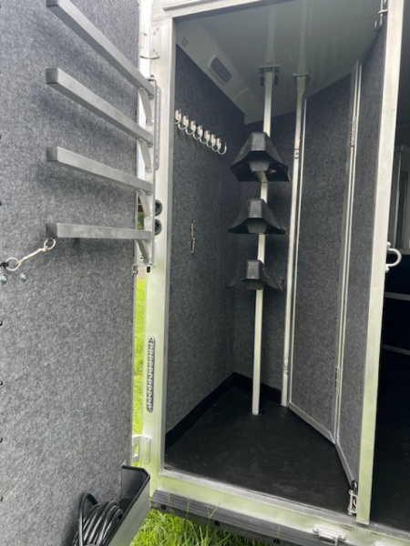 New 2025 Merhow Trailers 8' wide 3 horse w/ 12' living quarters Horse Trailer