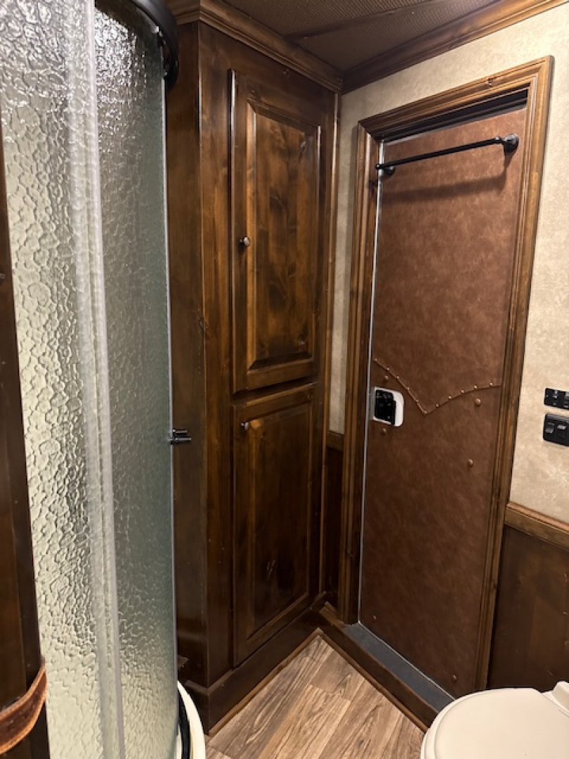 Used 2019 Cimarron Trailers 8' wide 3 horse w/15' lq gen and midtack Horse Trailer