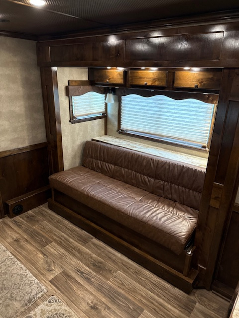 Used 2019 Cimarron Trailers 8' wide 3 horse w/15' lq gen and midtack Horse Trailer