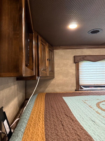 Used 2019 Cimarron Trailers 8' wide 3 horse w/15' lq gen and midtack Horse Trailer