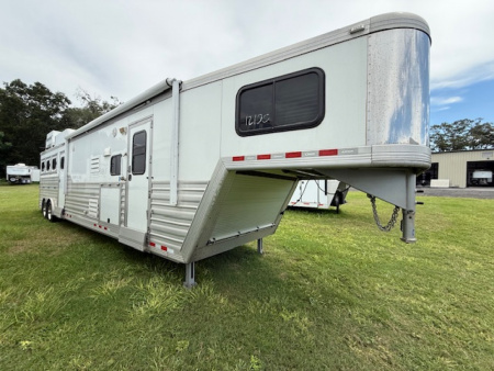 Used 2019 Cimarron Trailers 8' wide 3 horse w/15' lq gen and midtack Horse Trailer