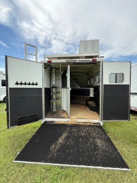 Used 2019 Cimarron Trailers 8' wide 3 horse w/15' lq gen and midtack Horse Trailer
