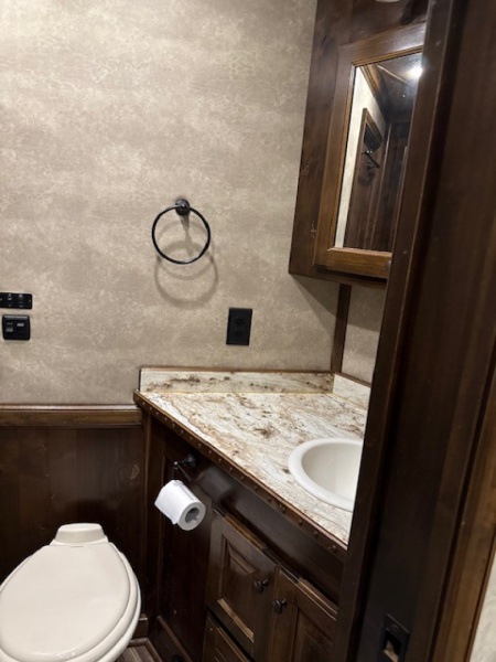 Used 2019 Cimarron Trailers 8' wide 3 horse w/15' lq gen and midtack Horse Trailer