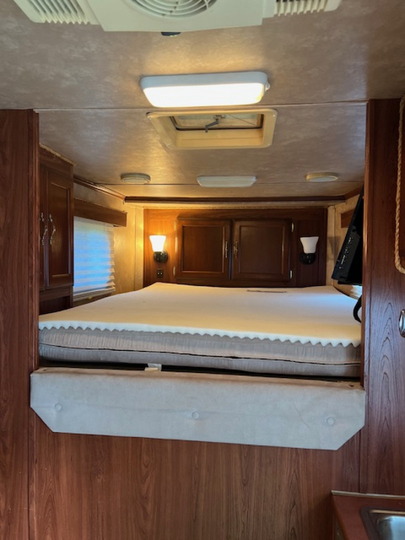 Used 2007 Exiss Trailers 3 horse w/ 7' living quarters Horse Trailer