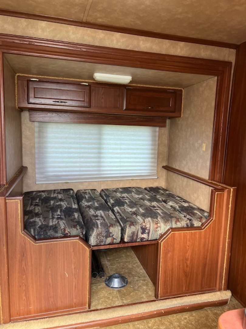 Used 2007 Exiss Trailers 3 horse w/ 7' living quarters Horse Trailer