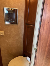 Used 2007 Exiss Trailers 3 horse w/ 7' living quarters Horse Trailer