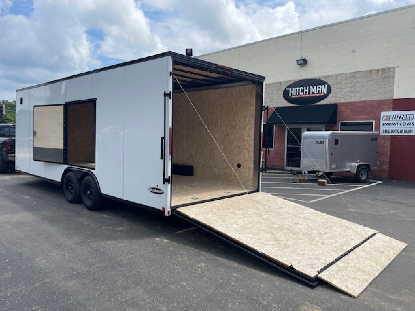 New END OF THE YEAR CLEARANCE SALE***8.5 x 24 LOOK Element Se 10k Enclosed Car Trailer***Blackout Package