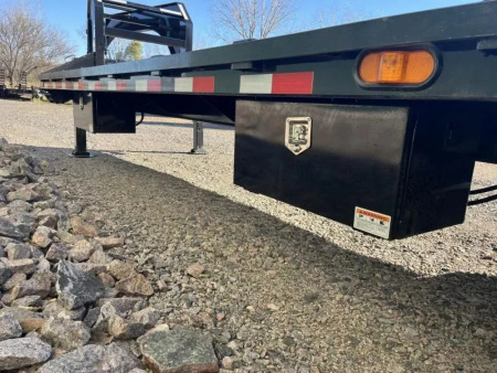 New 2026 34' 25.9k PJ Low-Pro with Hydraulic Dove Trailer