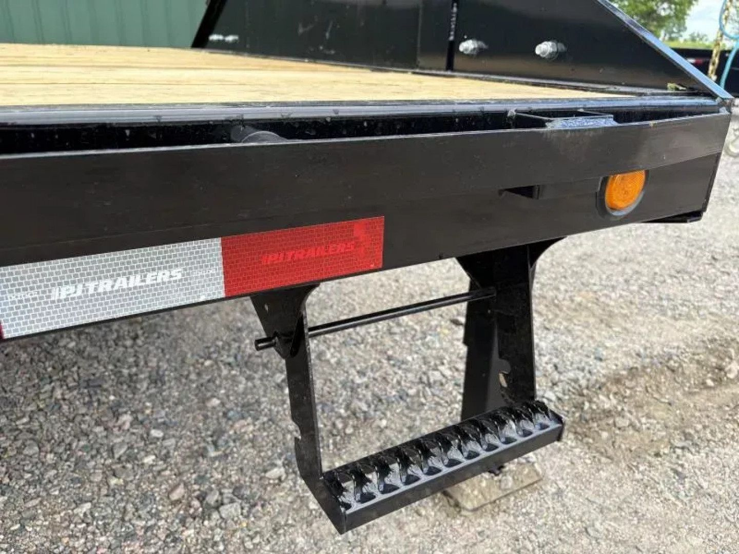 New 2026 34' PJ Low-Pro Gooseneck Trailer - 12k Axles - Hyd Jacks
