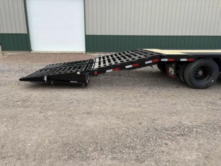 New 2026 34' PJ Low-Pro Gooseneck Trailer - 12k Axles - Hyd Jacks