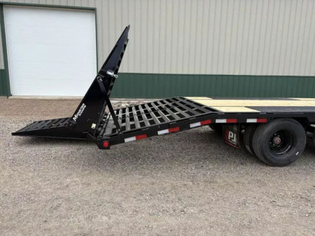 New 2026 34' PJ Low-Pro Gooseneck Trailer - 12k Axles - Hyd Jacks