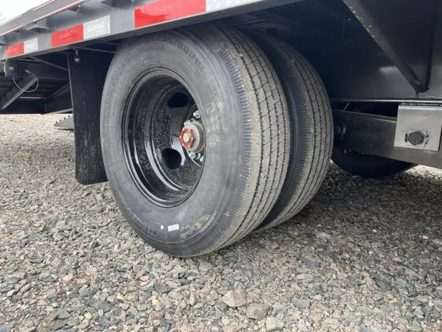 New 2025 30' Diamond C FMAX210 Gooseneck Flatbed Trailer