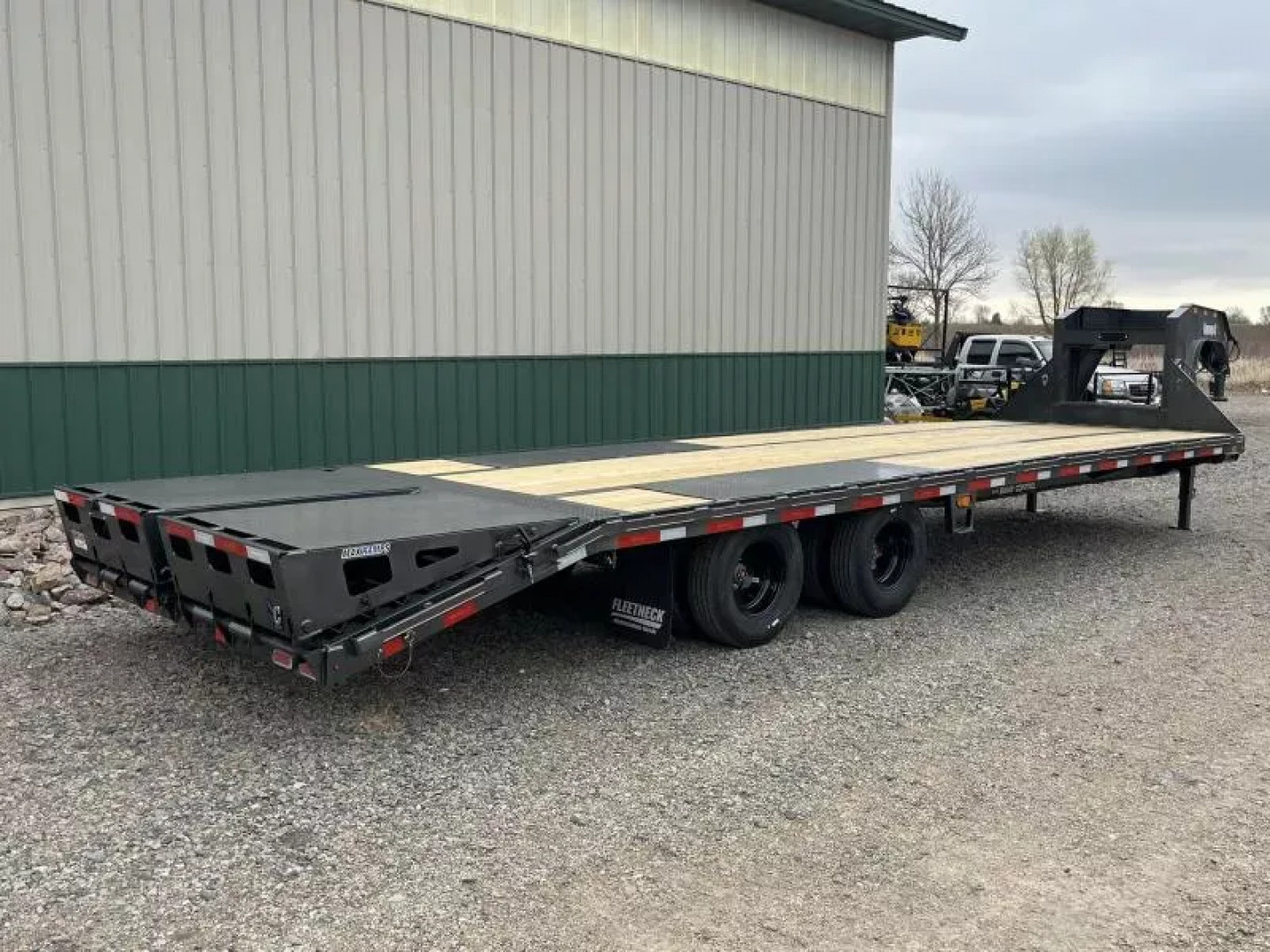 New 2025 30' Diamond C FMAX210 Gooseneck Flatbed Trailer