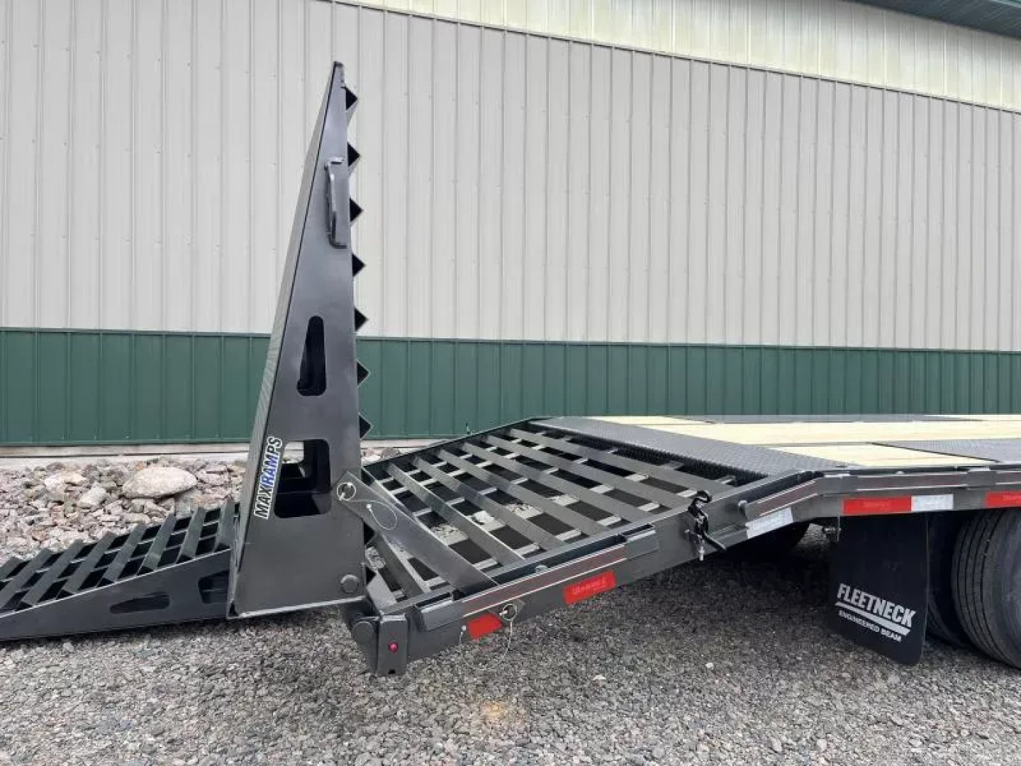 New 2025 30' Diamond C FMAX210 Gooseneck Flatbed Trailer