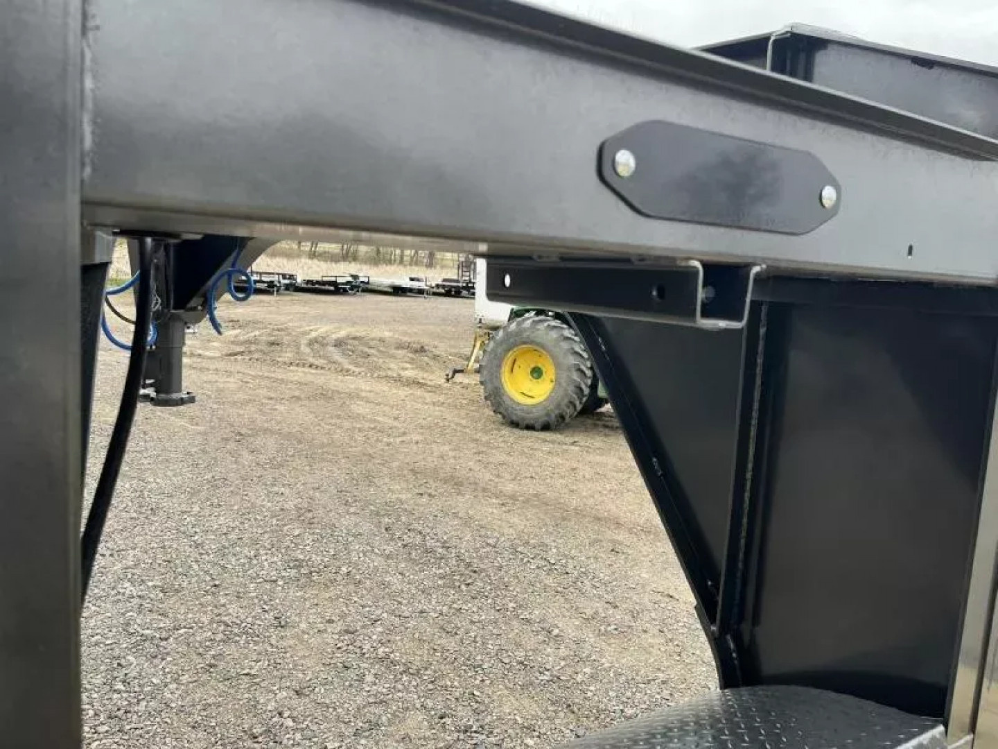 New 2025 30' Diamond C FMAX210 Gooseneck Flatbed Trailer