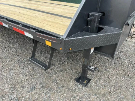 New 2025 30' Diamond C FMAX210 Gooseneck Flatbed Trailer