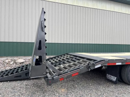 New 2025 30' Diamond C FMAX210 Gooseneck Flatbed Trailer