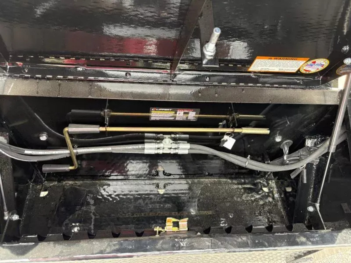 New 2025 32' Diamond C FMAX210 Flatbed Trailer