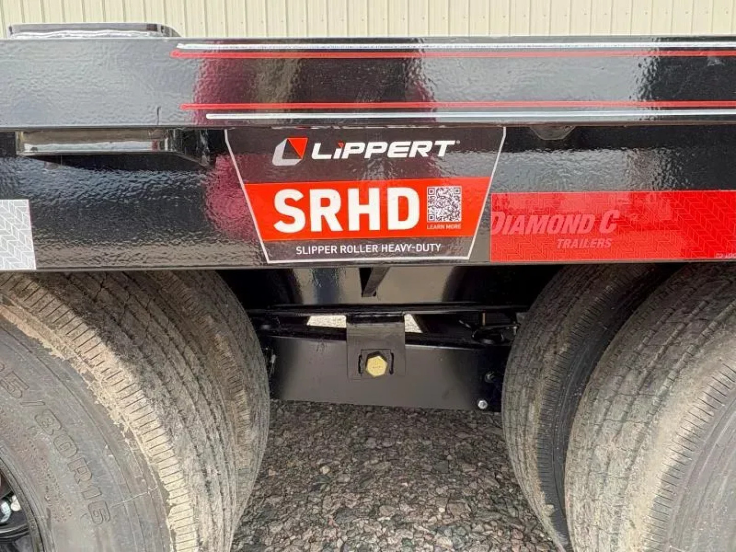 New 2025 32' Diamond C FMAX210 Flatbed Trailer
