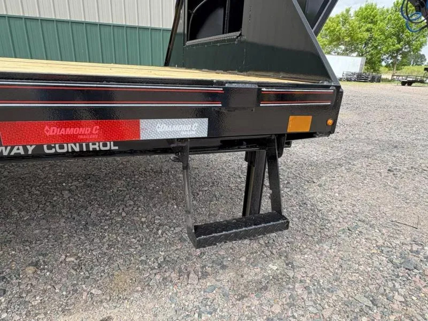 New 2025 32' Diamond C FMAX210 Flatbed Trailer