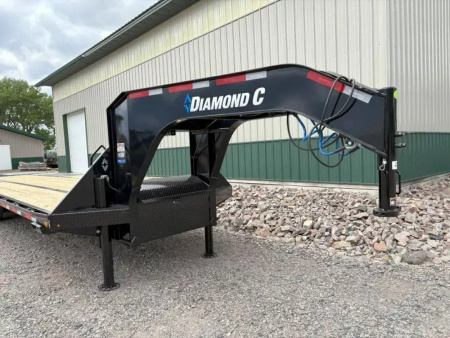 New 2025 32' Diamond C FMAX210 Flatbed Trailer