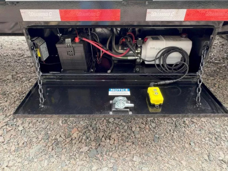 New 2025 32' Diamond C FMAX210 Flatbed Trailer
