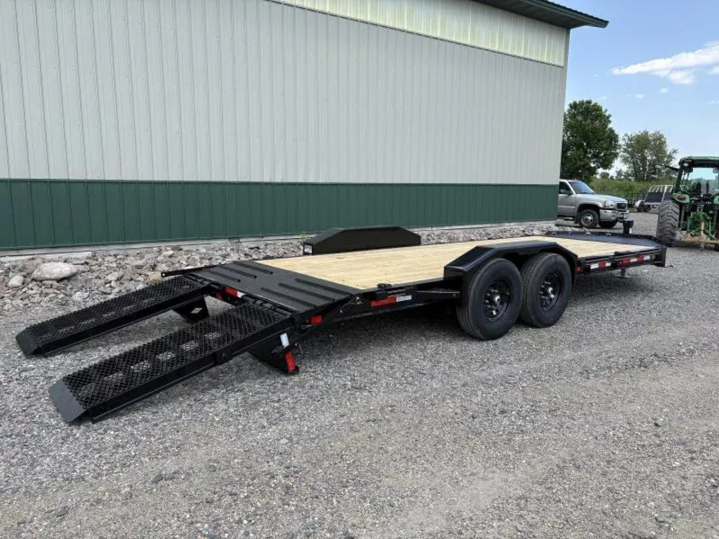 New 2025 20' 14.9k Diamond C LPX207 Equipment Trailer