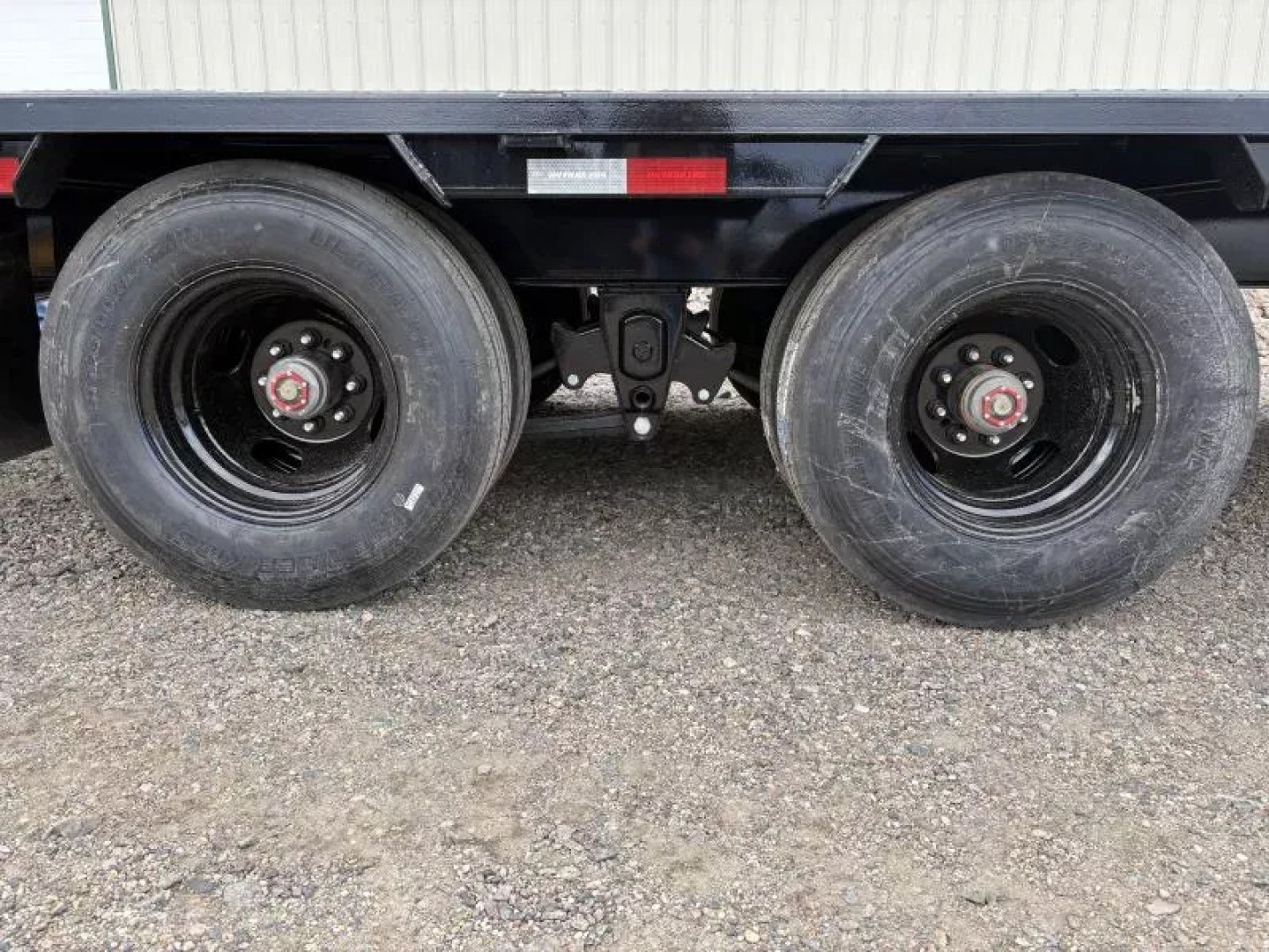 New 2026 32' PJ Low-Pro Gooseneck Trailer - 12k Axles - Hyd Jacks