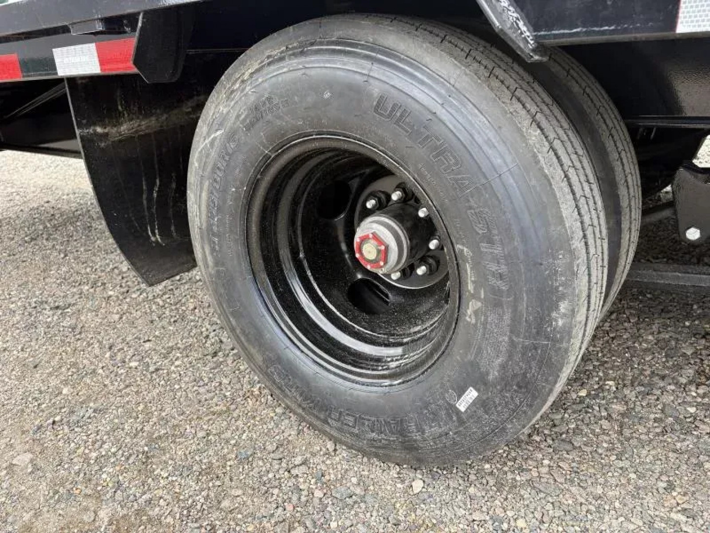 New 2026 32' PJ Low-Pro Gooseneck Trailer - 12k Axles - Hyd Jacks